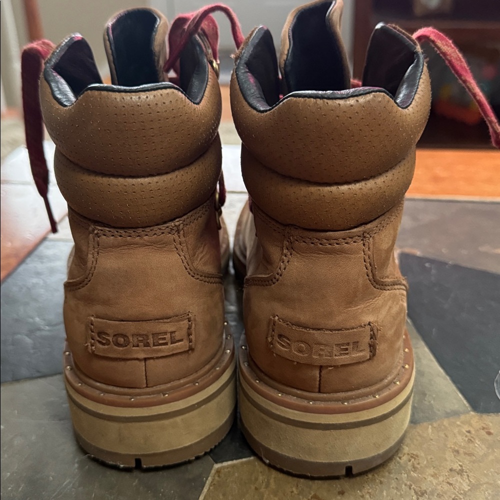 Tan Sorel hiking boots - Picture 3 of 9